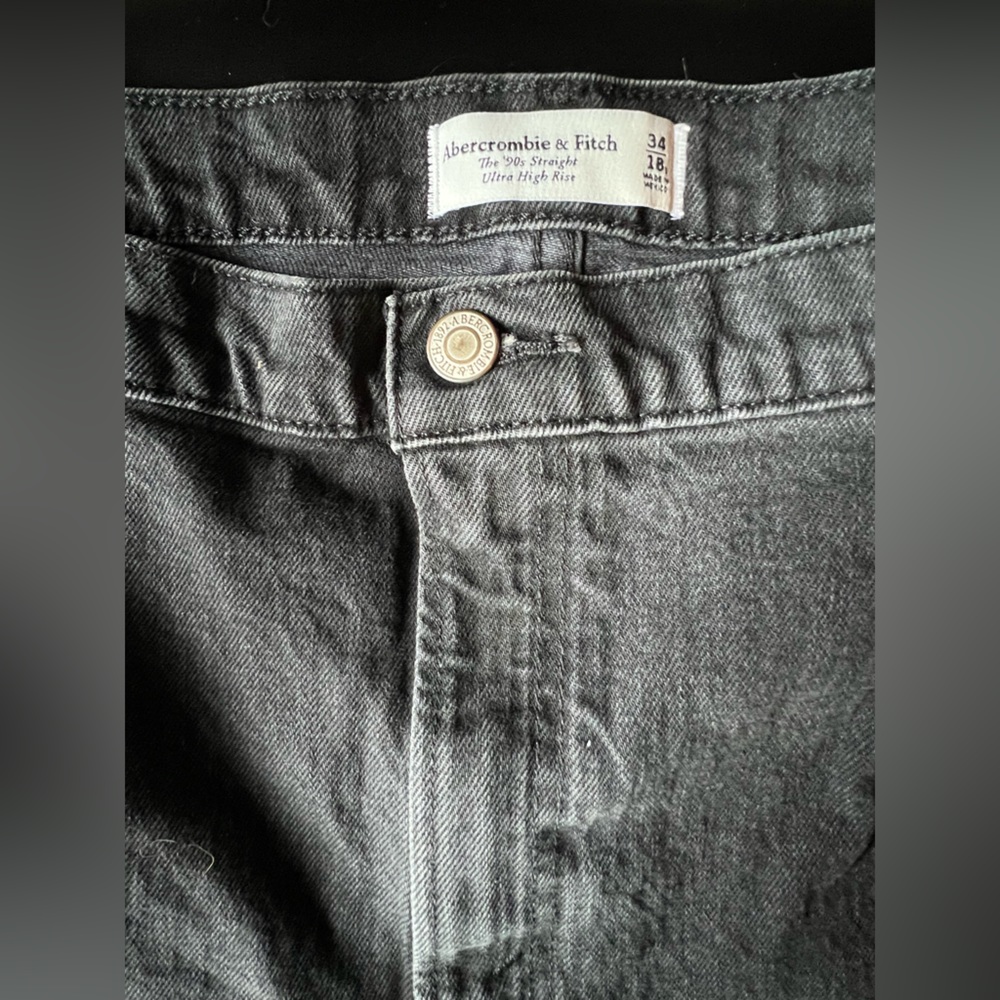 Abercrombie & Fitch - Ultra High Rise 90’s Straight Jean - Picture 2 of 7